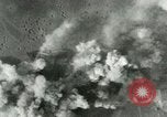 Standbild Bombardierung einen Flugplatz ORLY FRANKREICH, 1944, aus Sekunde 33 historischem Filmmaterial Videoclip 65675077899