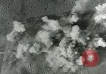 Standbild Bombardierung einen Flugplatz ORLY FRANKREICH, 1944, aus Sekunde 37 historischem Filmmaterial Videoclip 65675077899