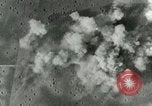Standbild Bombardierung einen Flugplatz ORLY FRANKREICH, 1944, aus Sekunde 38 historischem Filmmaterial Videoclip 65675077899