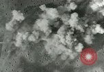 Standbild Bombardierung einen Flugplatz ORLY FRANKREICH, 1944, aus Sekunde 40 historischem Filmmaterial Videoclip 65675077899