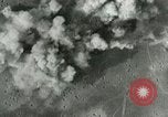 Standbild Bombardierung einen Flugplatz ORLY FRANKREICH, 1944, aus Sekunde 45 historischem Filmmaterial Videoclip 65675077899