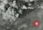 Standbild Bombardierung einen Flugplatz ORLY FRANKREICH, 1944, aus Sekunde 46 historischem Filmmaterial Videoclip 65675077899