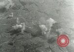 Standbild Bombardierung einen Flugplatz ORLY FRANKREICH, 1944, aus Sekunde 52 historischem Filmmaterial Videoclip 65675077899