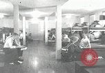 Image Les cadets de l'aviation se détendre dans leurs casernes San Antonio Texas USA, 1950, de la seconde 1 séquences d'archives historiques vidéo 65675077925