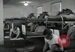 Image Les cadets de l'aviation se détendre dans leurs casernes San Antonio Texas USA, 1950, de la seconde 10 séquences d'archives historiques vidéo 65675077925