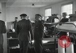 Image Les cadets de l'aviation se détendre dans leurs casernes San Antonio Texas USA, 1950, de la seconde 41 séquences d'archives historiques vidéo 65675077925