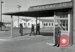 Standbild Aviation Kadetten spielen Golf und Tennis San Antonio Texas USA, 1950, aus Sekunde 20 historischem Filmmaterial Videoclip 65675077926