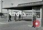 Standbild Aviation Kadetten spielen Golf und Tennis San Antonio Texas USA, 1950, aus Sekunde 21 historischem Filmmaterial Videoclip 65675077926