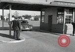 Standbild Aviation Kadetten spielen Golf und Tennis San Antonio Texas USA, 1950, aus Sekunde 27 historischem Filmmaterial Videoclip 65675077926