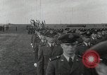 Standbild Aviation Kadetten auf der Parade an der Lackland AFB San Antonio Texas USA, 1950, aus Sekunde 31 historischem Filmmaterial Videoclip 65675077927