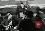 Standbild Aviation Kadetten in ihrer Freizeit Geselligkeit San Antonio Texas USA, 1950, aus Sekunde 4 historischem Filmmaterial Videoclip 65675077928