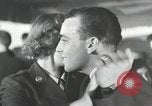 Standbild Aviation Kadetten in ihrer Freizeit Geselligkeit San Antonio Texas USA, 1950, aus Sekunde 8 historischem Filmmaterial Videoclip 65675077928