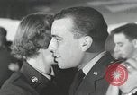 Standbild Aviation Kadetten in ihrer Freizeit Geselligkeit San Antonio Texas USA, 1950, aus Sekunde 9 historischem Filmmaterial Videoclip 65675077928