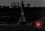 Standbild A-4 Rakete verliert die Kontrolle nach dem Start Peenemunde Deutschland, 1942, aus Sekunde 1 historischem Filmmaterial Videoclip 65675077946