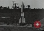 Standbild A-4 Rakete verliert die Kontrolle nach dem Start Peenemunde Deutschland, 1942, aus Sekunde 3 historischem Filmmaterial Videoclip 65675077946