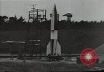 Standbild A-4 Rakete verliert die Kontrolle nach dem Start Peenemunde Deutschland, 1942, aus Sekunde 4 historischem Filmmaterial Videoclip 65675077946