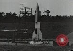 Standbild A-4 Rakete verliert die Kontrolle nach dem Start Peenemunde Deutschland, 1942, aus Sekunde 5 historischem Filmmaterial Videoclip 65675077946