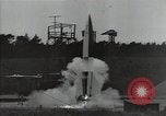 Standbild A-4 Rakete verliert die Kontrolle nach dem Start Peenemunde Deutschland, 1942, aus Sekunde 7 historischem Filmmaterial Videoclip 65675077946
