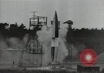 Standbild A-4 Rakete verliert die Kontrolle nach dem Start Peenemunde Deutschland, 1942, aus Sekunde 9 historischem Filmmaterial Videoclip 65675077946