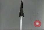 Standbild A-4 Rakete verliert die Kontrolle nach dem Start Peenemunde Deutschland, 1942, aus Sekunde 14 historischem Filmmaterial Videoclip 65675077946