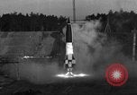 Standbild A-4 Rakete starten Peenemunde Deutschland, 1942, aus Sekunde 17 historischem Filmmaterial Videoclip 65675077949