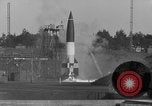 Standbild A-4 Rakete starten Peenemunde Deutschland, 1942, aus Sekunde 10 historischem Filmmaterial Videoclip 65675077950
