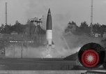 Standbild A-4 Rakete starten Peenemunde Deutschland, 1942, aus Sekunde 11 historischem Filmmaterial Videoclip 65675077950