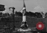 Standbild getarnt A-4 Rakete Peenemunde Deutschland, 1942, aus Sekunde 17 historischem Filmmaterial Videoclip 65675077954