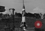 Standbild getarnt A-4 Rakete Peenemunde Deutschland, 1942, aus Sekunde 21 historischem Filmmaterial Videoclip 65675077954