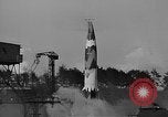 Standbild getarnt A-4 Rakete Peenemunde Deutschland, 1942, aus Sekunde 22 historischem Filmmaterial Videoclip 65675077954