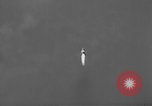 Standbild getarnt A-4 Rakete Peenemunde Deutschland, 1942, aus Sekunde 28 historischem Filmmaterial Videoclip 65675077954