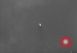 Standbild getarnt A-4 Rakete Peenemunde Deutschland, 1942, aus Sekunde 30 historischem Filmmaterial Videoclip 65675077954
