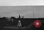 Standbild DEUTSCH A-4 Rakete Peenemunde Deutschland, 1942, aus Sekunde 1 historischem Filmmaterial Videoclip 65675077957