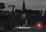 Standbild DEUTSCH A-4 Rakete Peenemunde Deutschland, 1942, aus Sekunde 5 historischem Filmmaterial Videoclip 65675077958