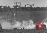 Immagine di A-4 missile perdite di colpi Peenemunde Germania, 1943, secondo 15 filmato di repertorio 65675077960