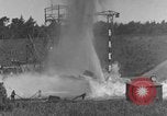 Immagine di A-4 missile perdite di colpi Peenemunde Germania, 1943, secondo 27 filmato di repertorio 65675077960