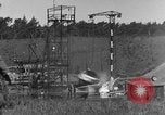Immagine di A-4 missile perdite di colpi Peenemunde Germania, 1943, secondo 35 filmato di repertorio 65675077960