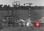 Immagine di A-4 missile perdite di colpi Peenemunde Germania, 1943, secondo 37 filmato di repertorio 65675077960