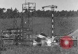 Immagine di A-4 missile perdite di colpi Peenemunde Germania, 1943, secondo 41 filmato di repertorio 65675077960