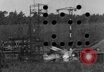 Immagine di A-4 missile perdite di colpi Peenemunde Germania, 1943, secondo 42 filmato di repertorio 65675077960