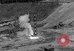 Standbild A-4 Rakete Fehlzündungen Peenemunde Deutschland, 1943, aus Sekunde 5 historischem Filmmaterial Videoclip 65675077961