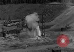 Standbild A-4 Rakete Fehlzündungen Peenemunde Deutschland, 1943, aus Sekunde 4 historischem Filmmaterial Videoclip 65675077962