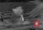 Standbild A-4 Rakete Fehlzündungen Peenemunde Deutschland, 1943, aus Sekunde 9 historischem Filmmaterial Videoclip 65675077962