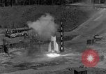 Standbild A-4 Rakete Fehlzündungen Peenemunde Deutschland, 1943, aus Sekunde 11 historischem Filmmaterial Videoclip 65675077962
