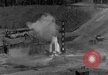 Standbild A-4 Rakete Fehlzündungen Peenemunde Deutschland, 1943, aus Sekunde 12 historischem Filmmaterial Videoclip 65675077962