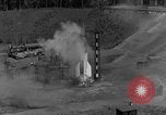 Standbild A-4 Rakete Fehlzündungen Peenemunde Deutschland, 1943, aus Sekunde 15 historischem Filmmaterial Videoclip 65675077962