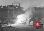 Standbild A-4 Rakete Zündaussetzer Peenemunde Deutschland, 1943, aus Sekunde 25 historischem Filmmaterial Videoclip 65675077965