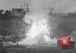 Standbild A-4 Rakete Zündaussetzer Peenemunde Deutschland, 1943, aus Sekunde 30 historischem Filmmaterial Videoclip 65675077965