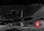 Immagine di A-4 missile perdite colpi Peenemunde Germania, 1943, secondo 5 filmato di repertorio 65675077966