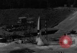Immagine di A-4 missile perdite colpi Peenemunde Germania, 1943, secondo 6 filmato di repertorio 65675077966
